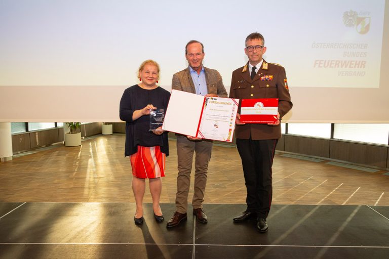 Preisverleihung Bundesfeuerwehr IDEAL Kältetechnik feuerwehrfreundlicher Arbeitgeber