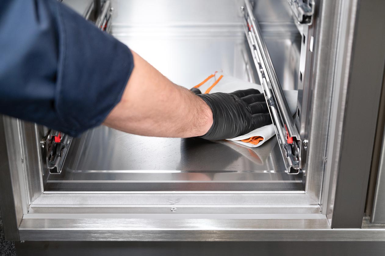 Reinigungsfreundlicher Kühltisch