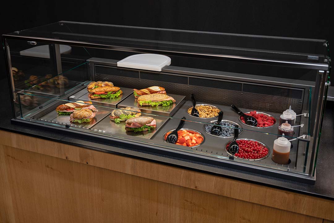 Vario Food Counter mit frischen Lebensmittel zur Zubereitung