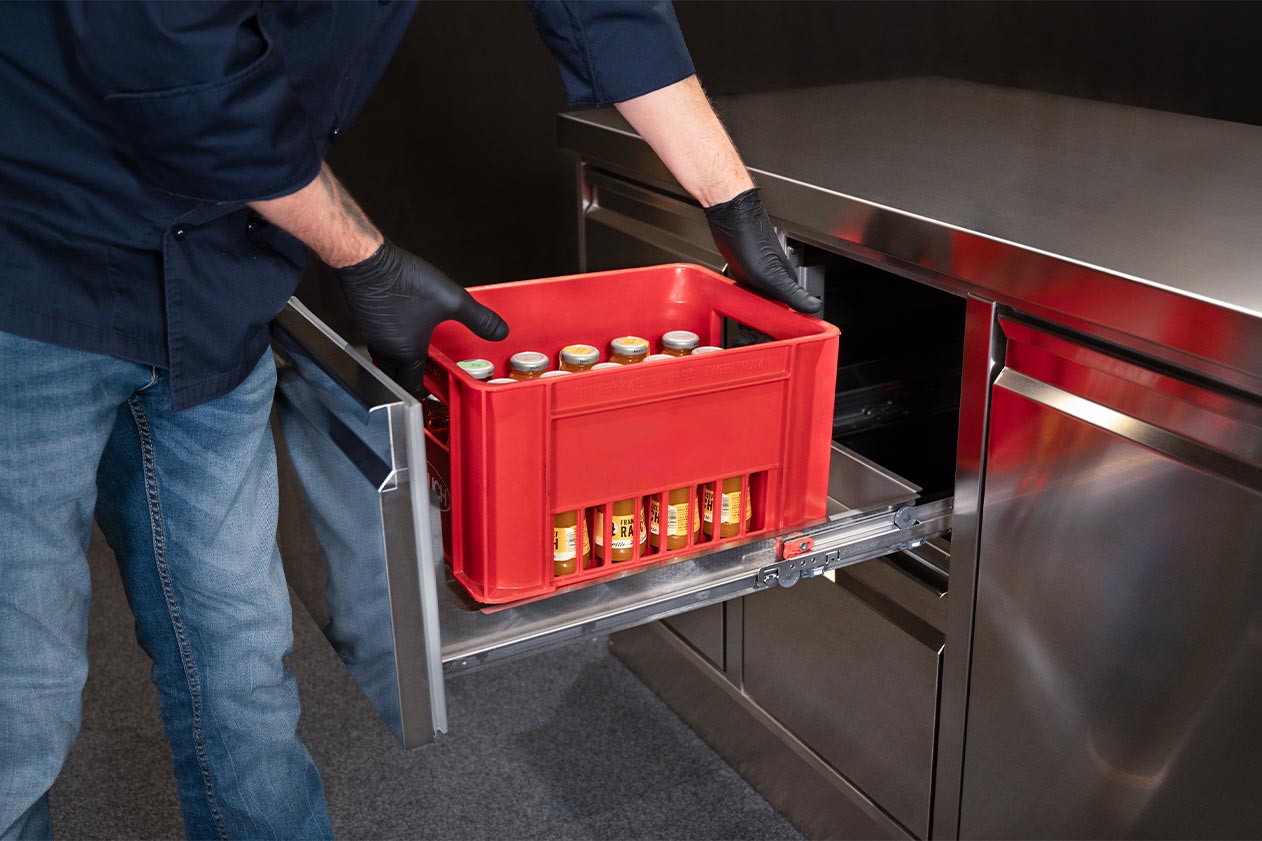 Kühltisch mit herausnehmbaren Ladenkörben