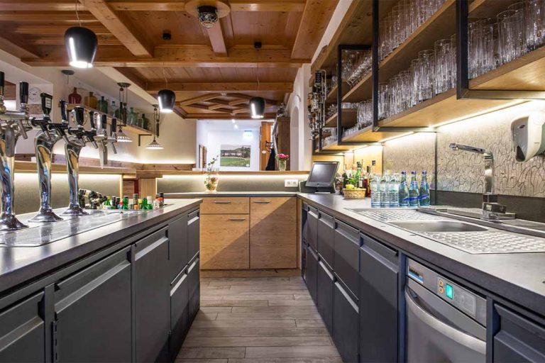 Gastroküche Landgasthaus Rabl Gschwandt von IDEAL AKE