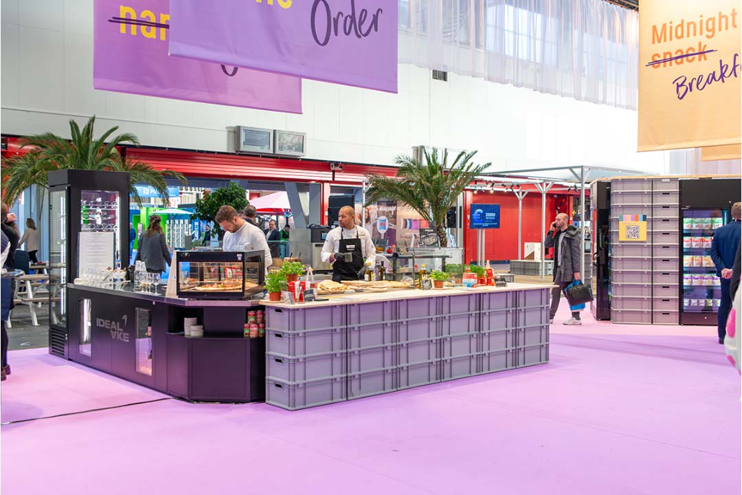 Messestand Horecava mit Weinklimaschrank und Hot Vario von IDEAL AKE