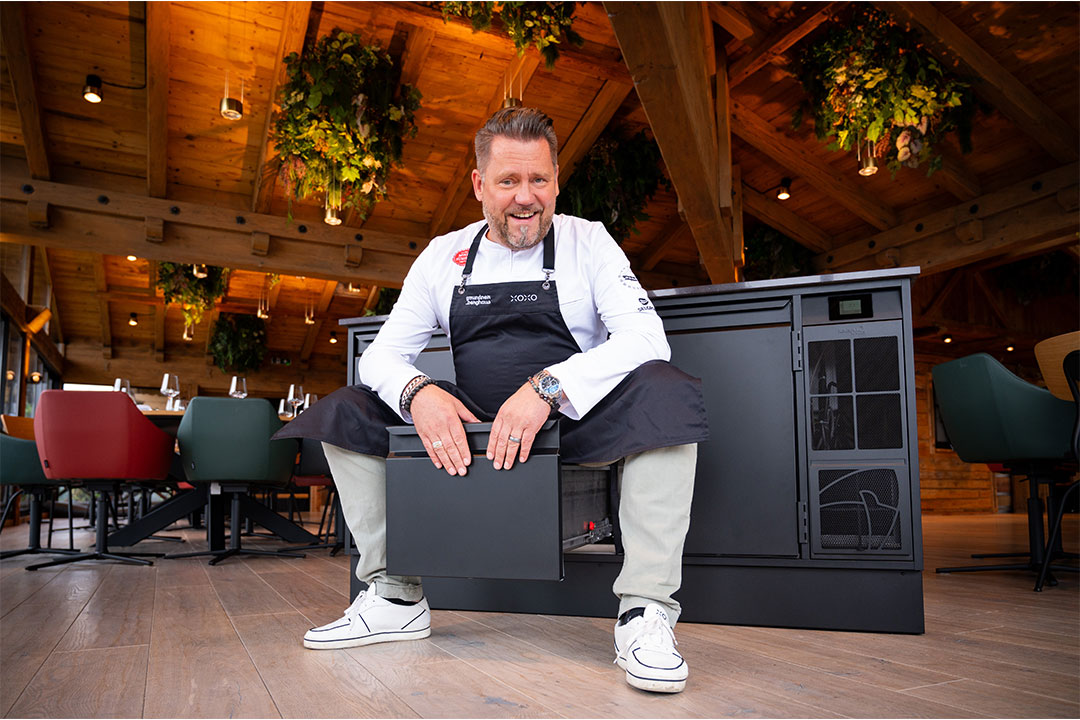 Mike Süsser mit Kühltisch von IDEAL AKE